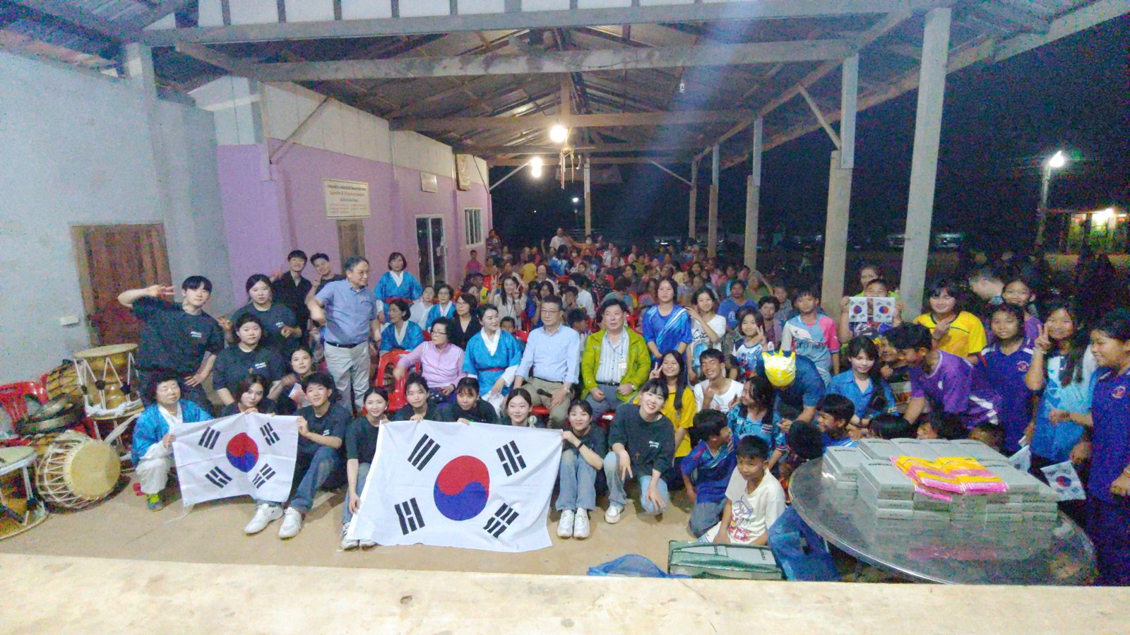 [크기변환]2-쌍아오마을공연후 전체 사진[크기변환].jpg