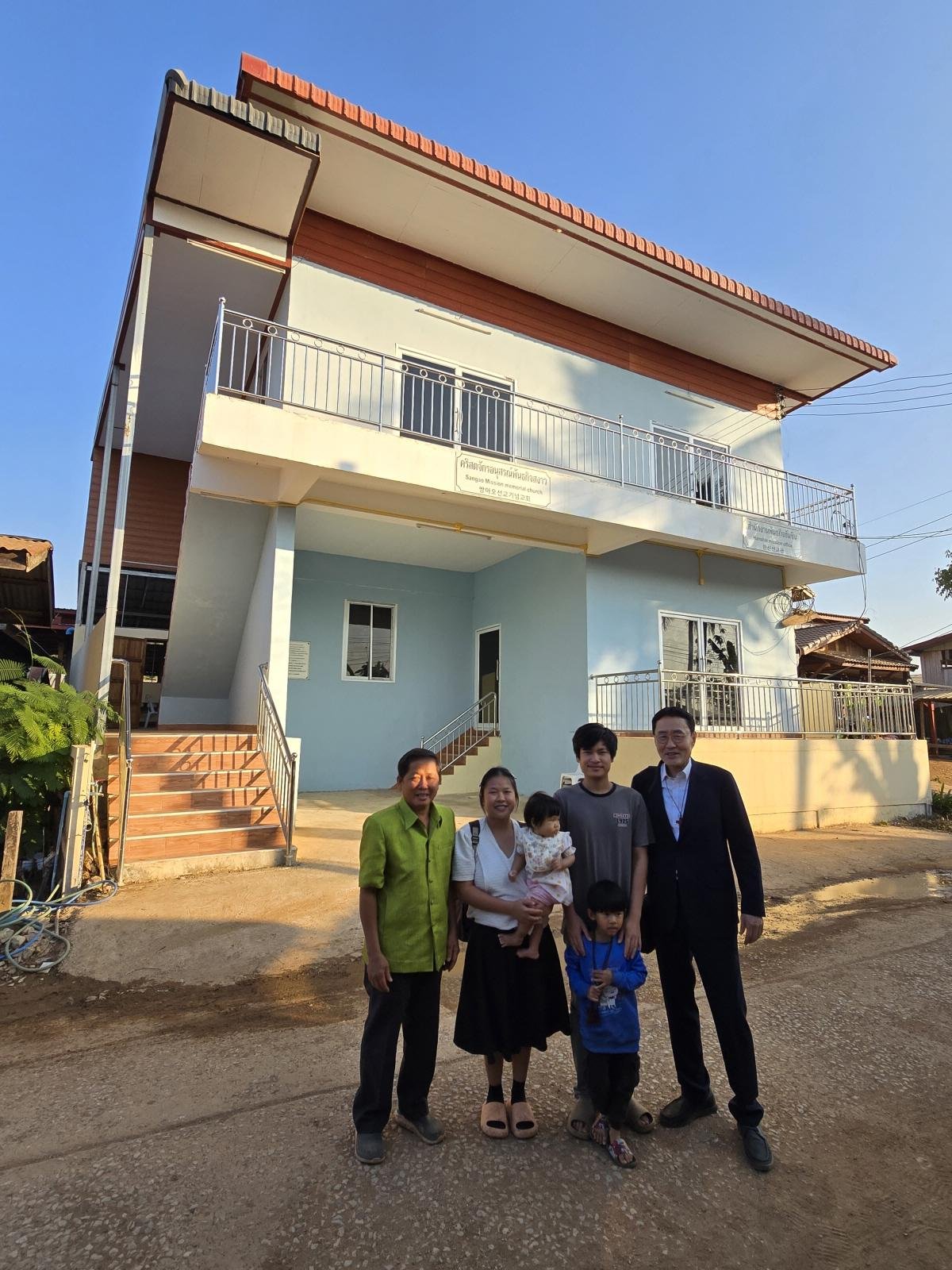 20250113_선교관앞 뜨라이롱 화가족[크기변환].jpg