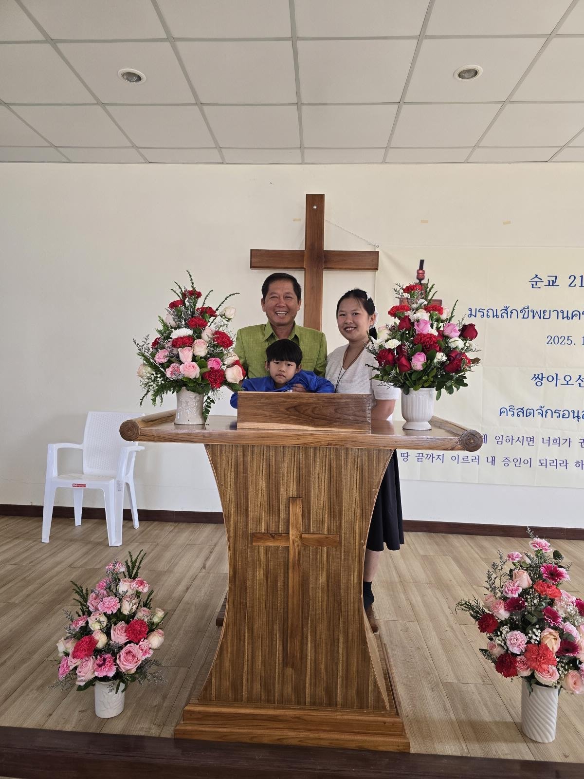 20250113_강대상 뜨라이롱목사와 화[크기변환].jpg