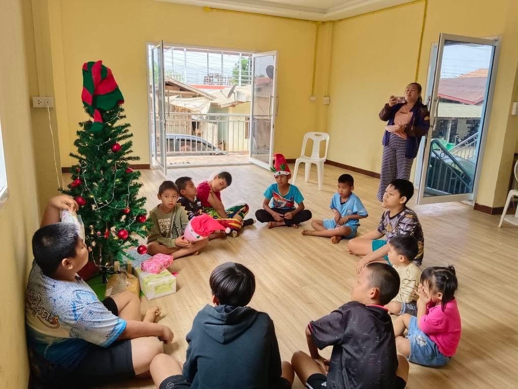 화-2024.12.21-선교관 내 어린이들 크리스마스행사1.jpg